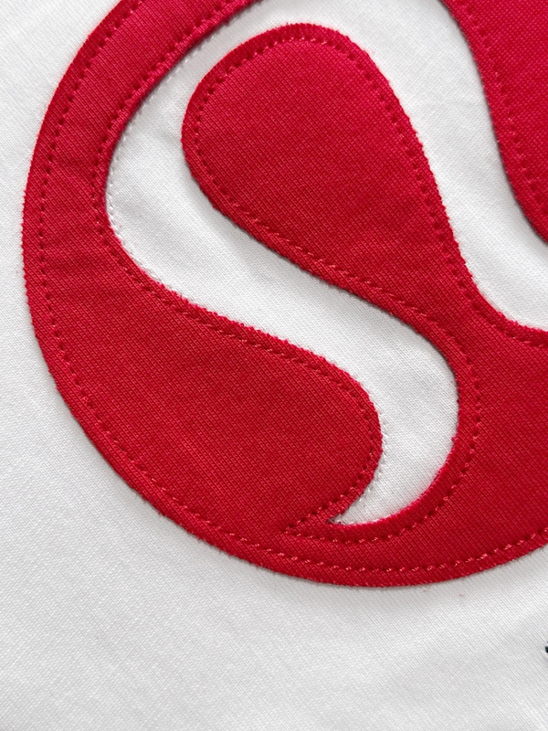 ブランドTシャツ角部分ディテール